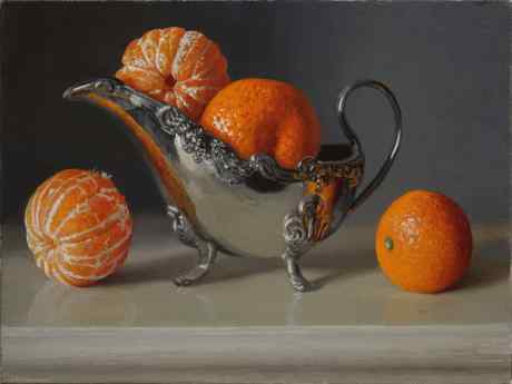 Апельсины с серебряной чашкой